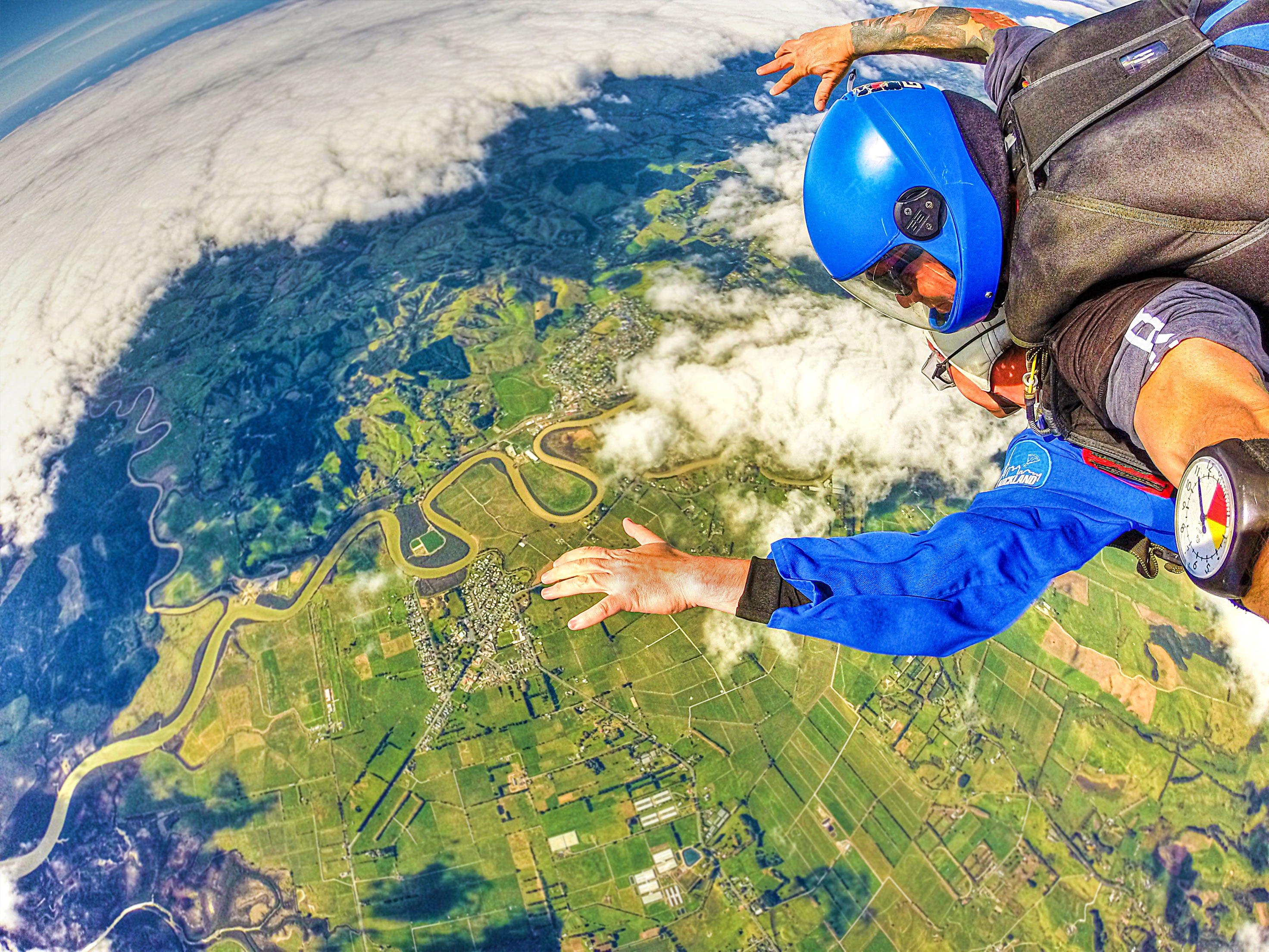 SkyDiveBigView