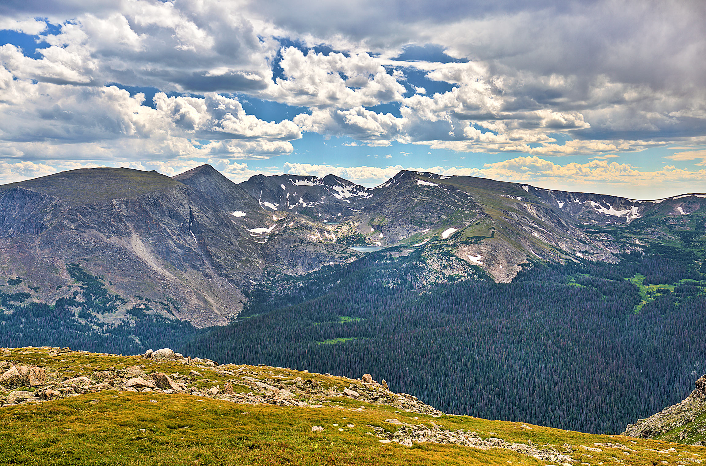 Thankfully there was very little snow on the Rockys during this time of the year, but a few of the higher peaks in the distance still showed traces of the winter.