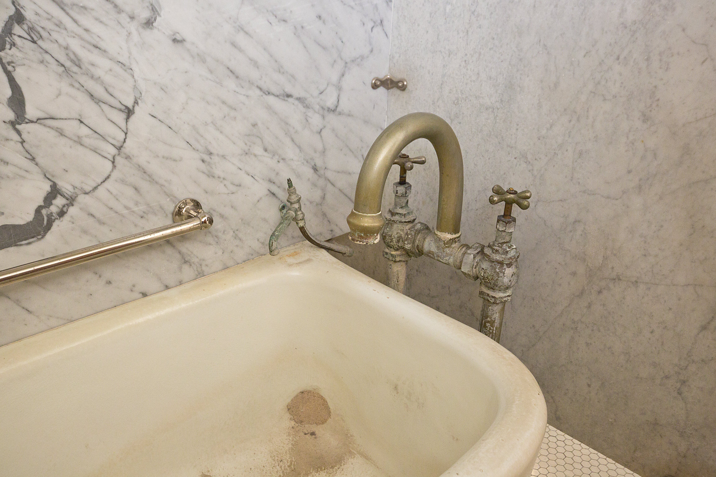 bathclose_compressed