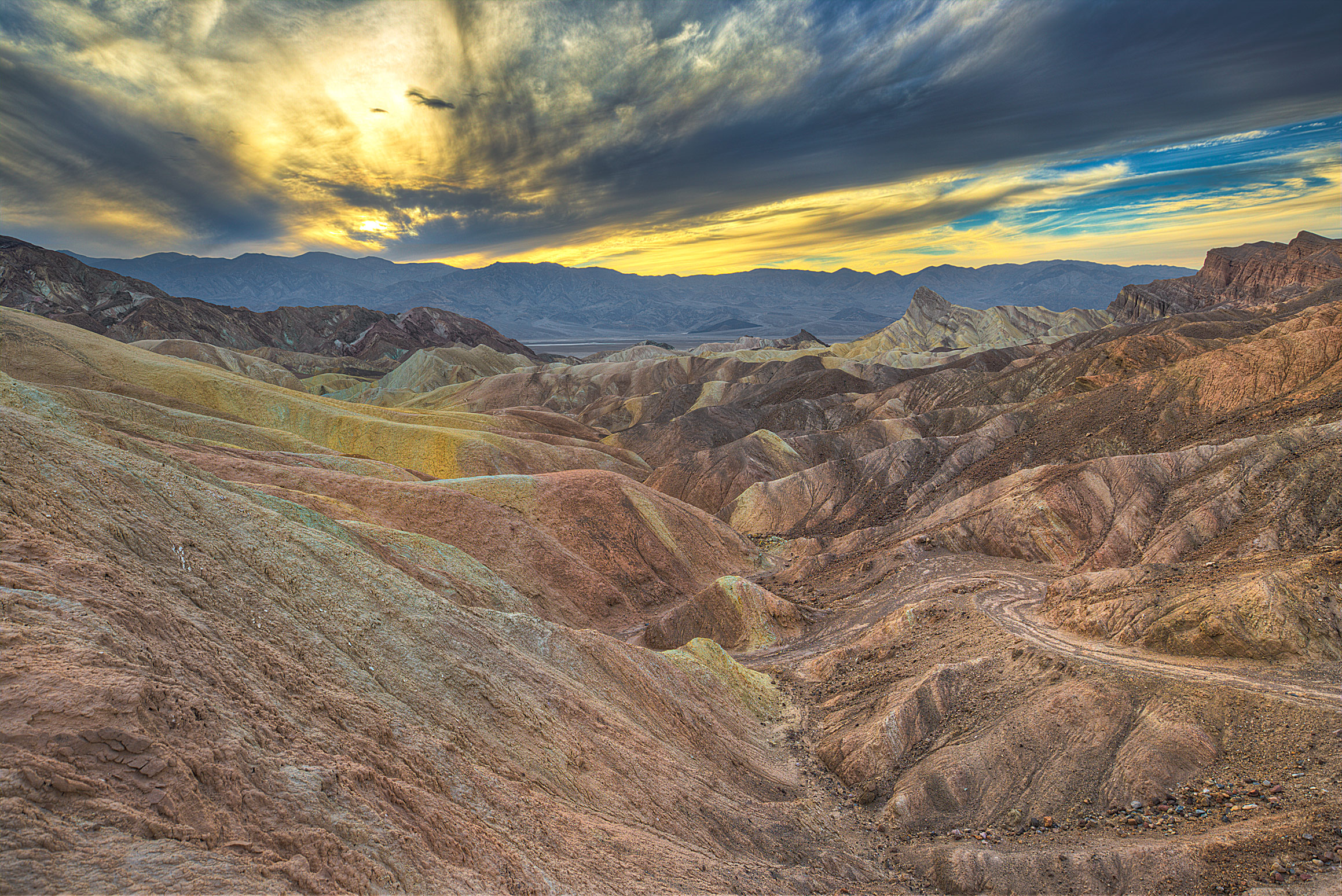 zabriskie_low_sunset_compressed