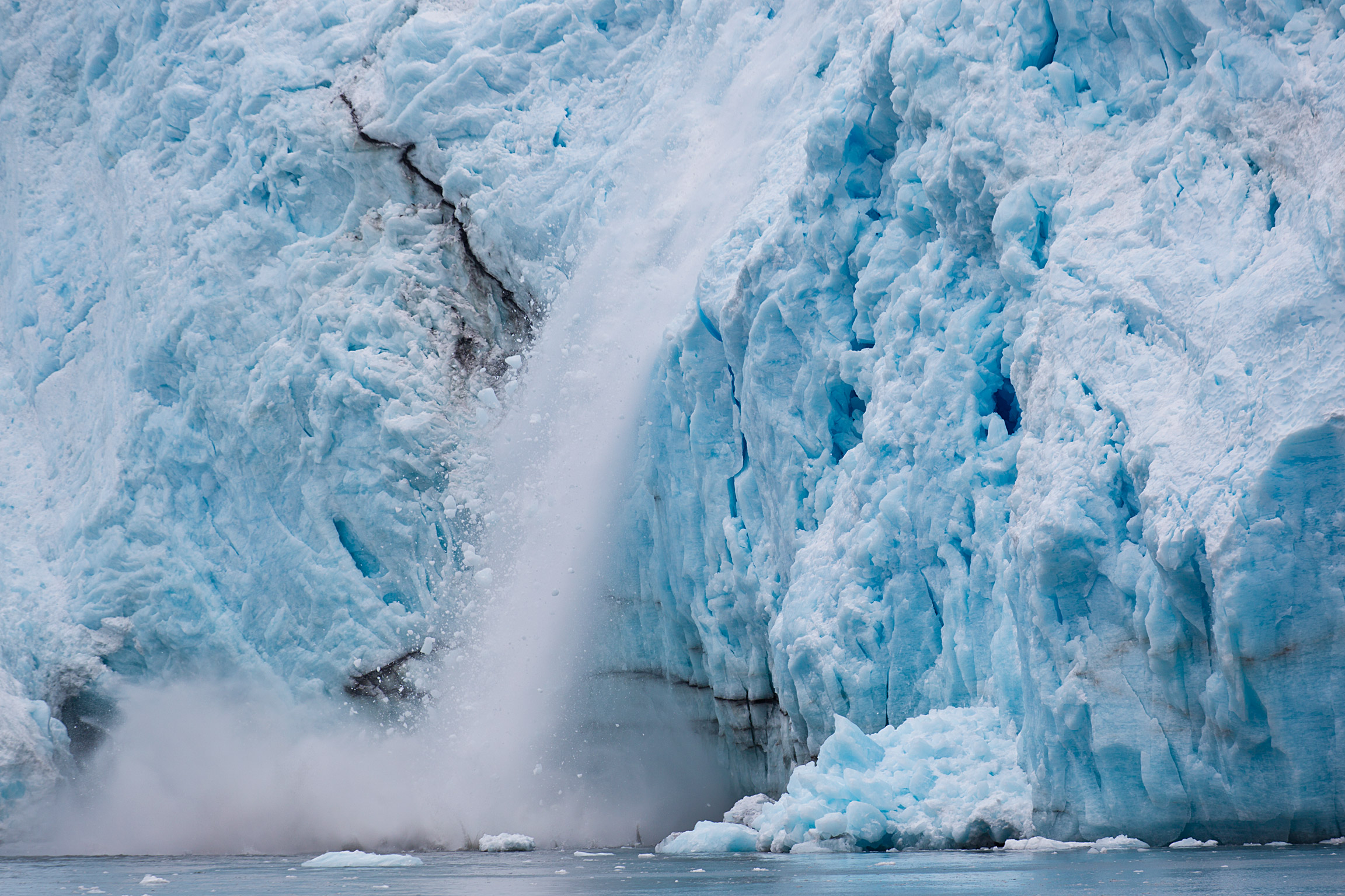 A Glacier collapses in Kenai Fjords
